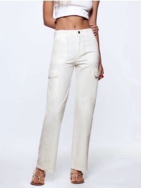 Zara High-Rise Straight Cargo Pants in Cream size 6